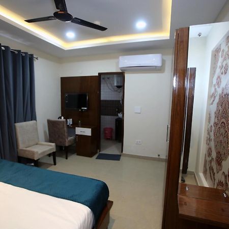 Affluence Hotel Kharar Exterior foto