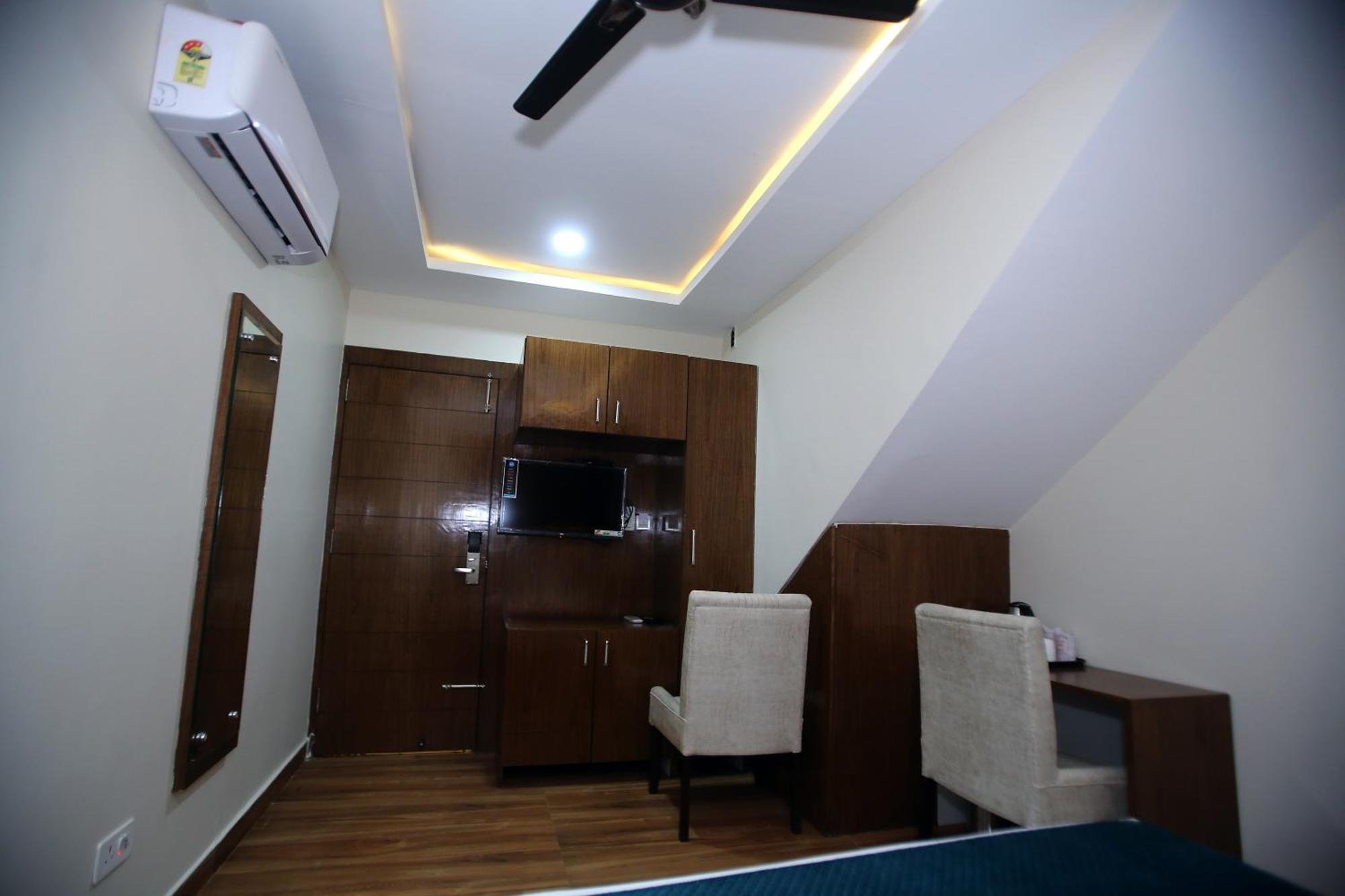 Affluence Hotel Kharar Exterior foto