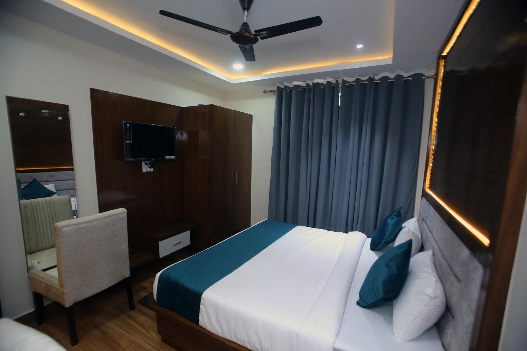 Affluence Hotel Kharar Exterior foto